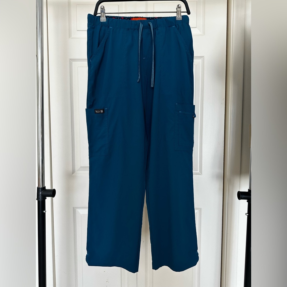 Koi scrub pants size medium petite